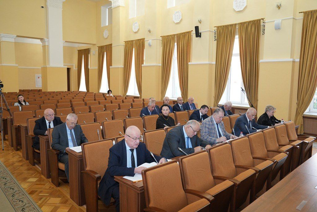Результаты проверки расходования бюджетных средств в Алагирском районе, отчет о деятельности Государственной инспекции труда в РСО-Алания, а также большой пакет республиканских законопроектов составили повестку дня заседания... Результаты проверки расходования бюджетных средств в Алагирском районе, отчет о деятельности Государственной инспекции труда в РСО-Алания, а также большой пакет республиканских законопроектов составили повестку дня заседания...