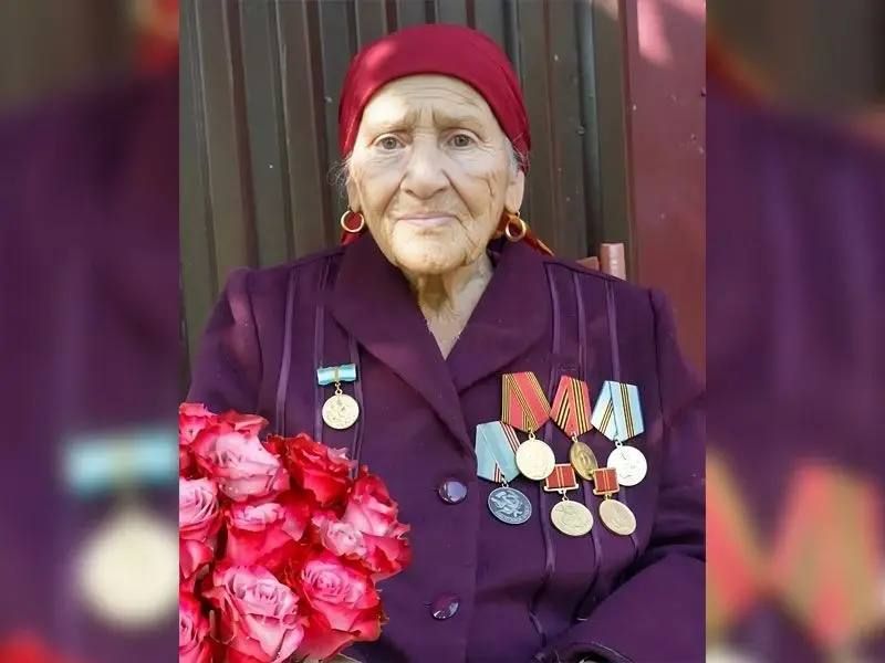 ИЗ СВЕЖЕГО НОМЕРА. . Век в горах Столетний юбилей в отдаленном высокогорном Дигорском ущелье отметила Ауари Кабусовна ЦОПАНОВА-БЯЗРОВА