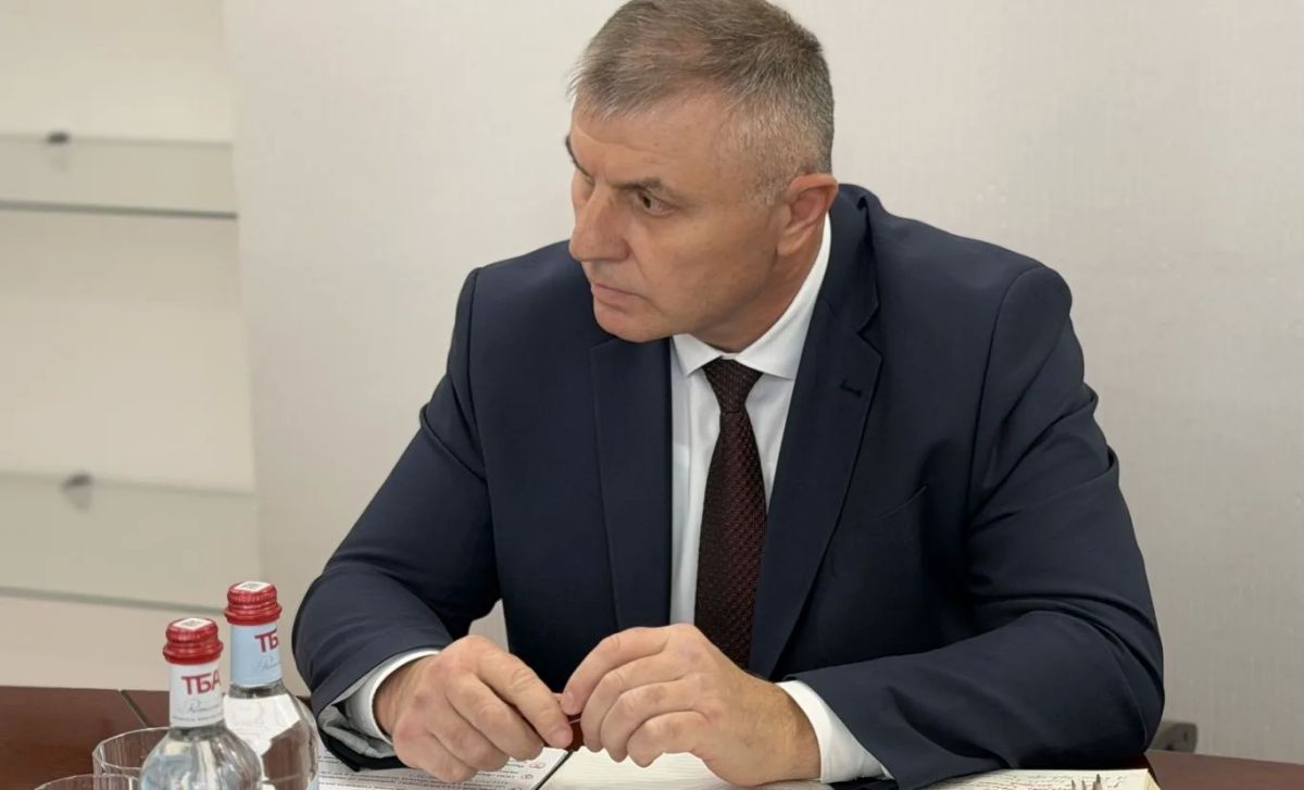 Первый заместитель Председателя Правительства РСО — Алания Роман Батршин провёл рабочее совещание с министром государственного имущества и земельных отношений Русланом Тедеевым и врио министра природных ресурсов и экологии... Первый заместитель Председателя Правительства РСО — Алания Роман Батршин провёл рабочее совещание с министром государственного имущества и земельных отношений Русланом Тедеевым и врио министра природных ресурсов и экологии...