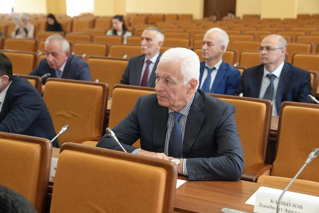 Результаты проверки расходования бюджетных средств в Алагирском районе, отчет о деятельности Государственной инспекции труда в РСО-Алания, а также большой пакет республиканских законопроектов составили повестку дня заседания... Результаты проверки расходования бюджетных средств в Алагирском районе, отчет о деятельности Государственной инспекции труда в РСО-Алания, а также большой пакет республиканских законопроектов составили повестку дня заседания...