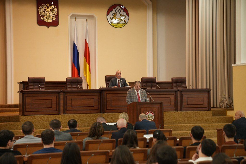 В Парламенте РСО-Алания под председательством Таймураза Тускаева прошел круглый стол, организованный комитетом по аграрной и земельной политике, экологии и природным ресурсам