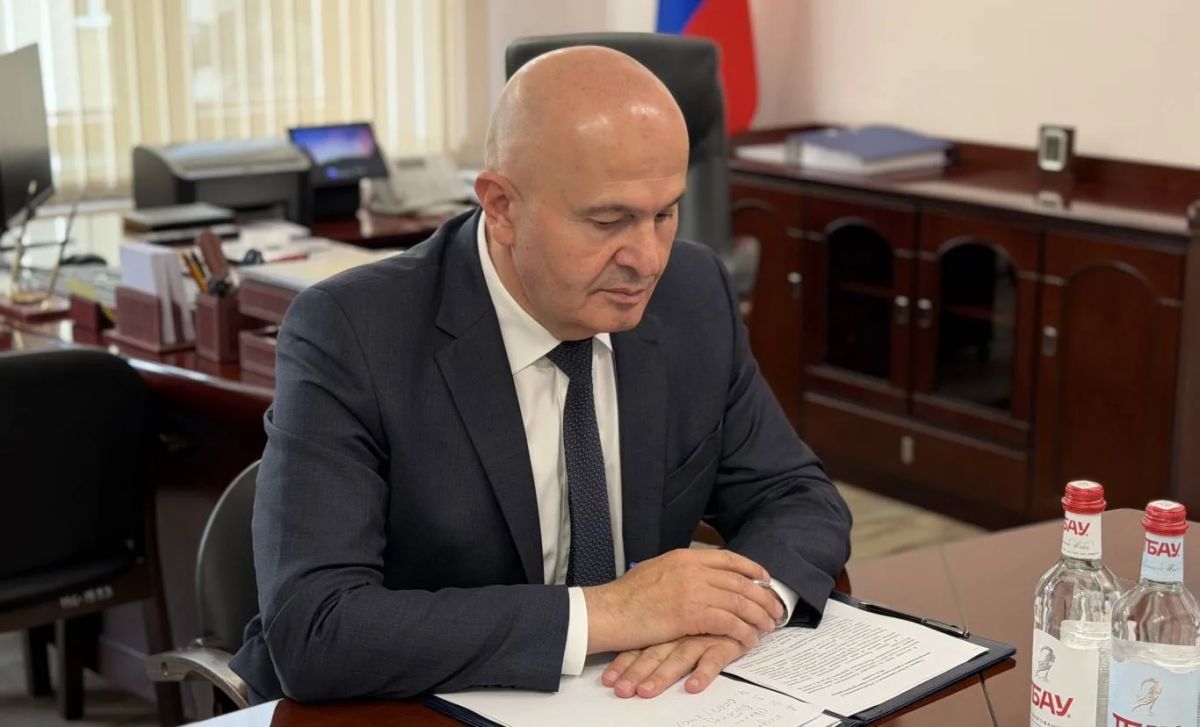 Первый заместитель Председателя Правительства РСО — Алания Роман Батршин провёл рабочее совещание с министром государственного имущества и земельных отношений Русланом Тедеевым и врио министра природных ресурсов и экологии... Первый заместитель Председателя Правительства РСО — Алания Роман Батршин провёл рабочее совещание с министром государственного имущества и земельных отношений Русланом Тедеевым и врио министра природных ресурсов и экологии...
