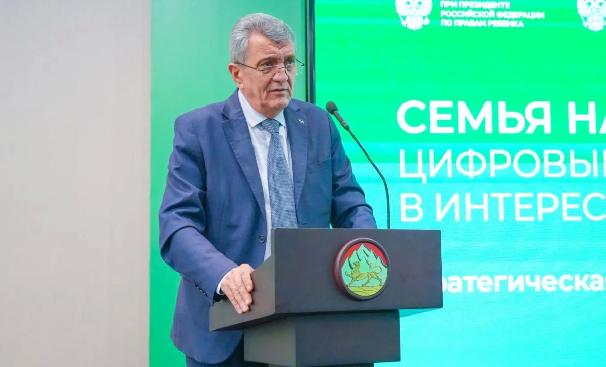 Глава РСО – Алания Сергей Меняйло провел рабочую встречу с Уполномоченным при Президенте РФ по правам ребенка Марией Львовой-Беловой, которая прибыла в Северную Осетию с рабочим визитом Глава РСО – Алания Сергей Меняйло провел рабочую встречу с Уполномоченным при Президенте РФ по правам ребенка Марией Львовой-Беловой, которая прибыла в Северную Осетию с рабочим визитом