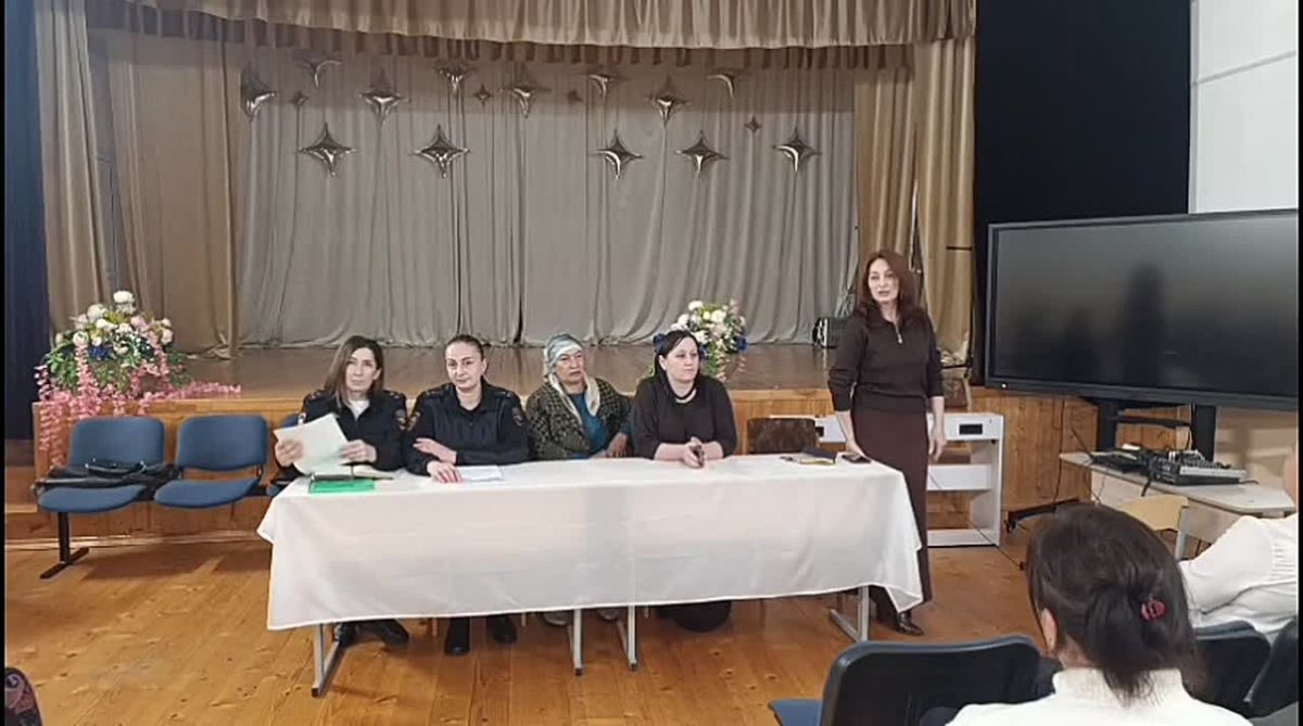 Сотрудники Госавтоинспекции по Ирафскому району и инспектор ГПДН приняли участие в общешкольном родительском собрании в СОШ №2 с. Чикола. Родителям напомнили о необходимости контролировать детей и соблюдения ими правил...