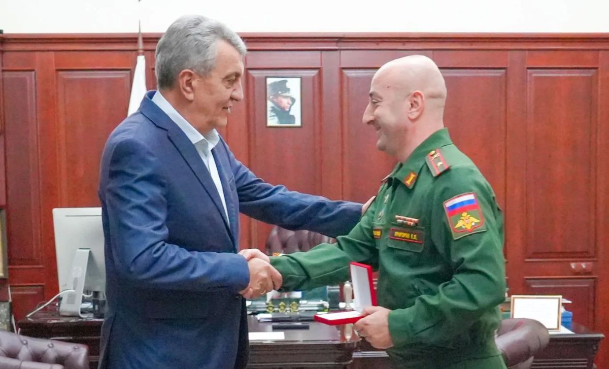 Глава РСО – Алания Сергей Меняйло встретился с начальником топографической службы 19-й мотострелковой дивизии 58-й армии, участником специальной военной операции с 2022 года, Гагиком Григоряном Глава РСО – Алания Сергей Меняйло встретился с начальником топографической службы 19-й мотострелковой дивизии 58-й армии, участником специальной военной операции с 2022 года, Гагиком Григоряном