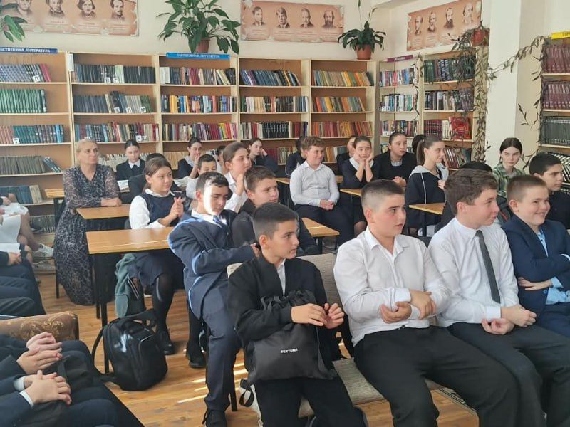 Ветераны Пригородного ОВД Северной Осетии и участник СВО провели для школьников Северной Осетии урок патриотизма и правовой грамотности