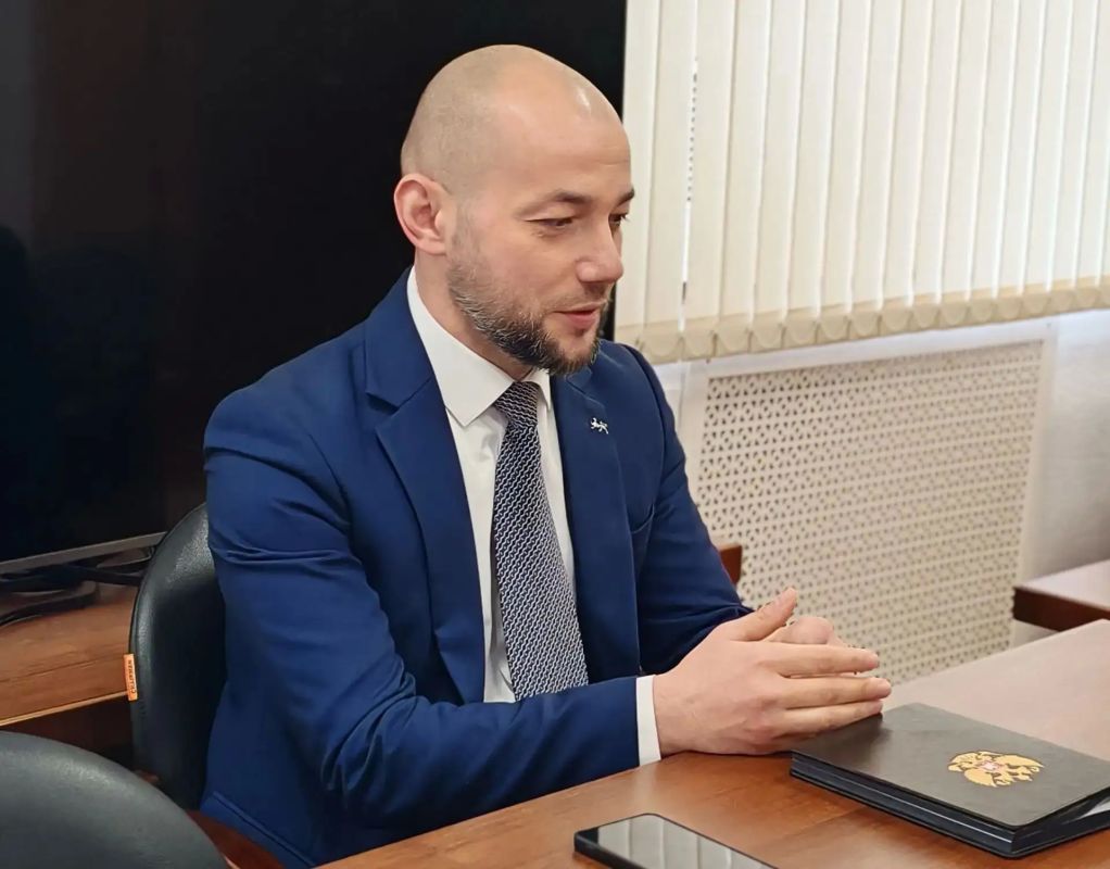 Молодежная политика сегодня определена как один из ключевых стратегических приоритетов государственной важности, что требует соответствующего усиления этой работы и в регионах Молодежная политика сегодня определена как один из ключевых стратегических приоритетов государственной важности, что требует соответствующего усиления этой работы и в регионах