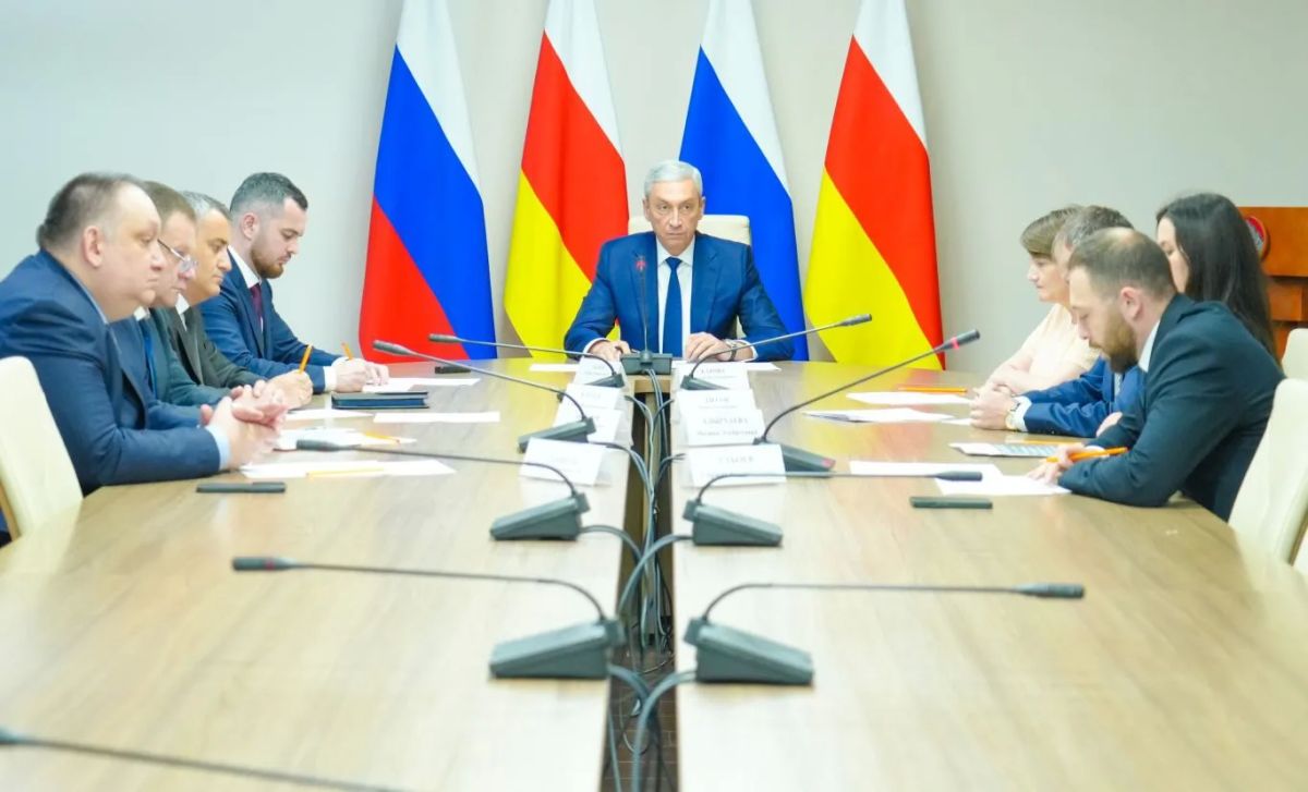 Председатель Правительства РСО – Алания Борис Джанаев провел рабочее совещание по вопросам взаимодействия региона с ПАО «Сбербанк» Председатель Правительства РСО – Алания Борис Джанаев провел рабочее совещание по вопросам взаимодействия региона с ПАО «Сбербанк»