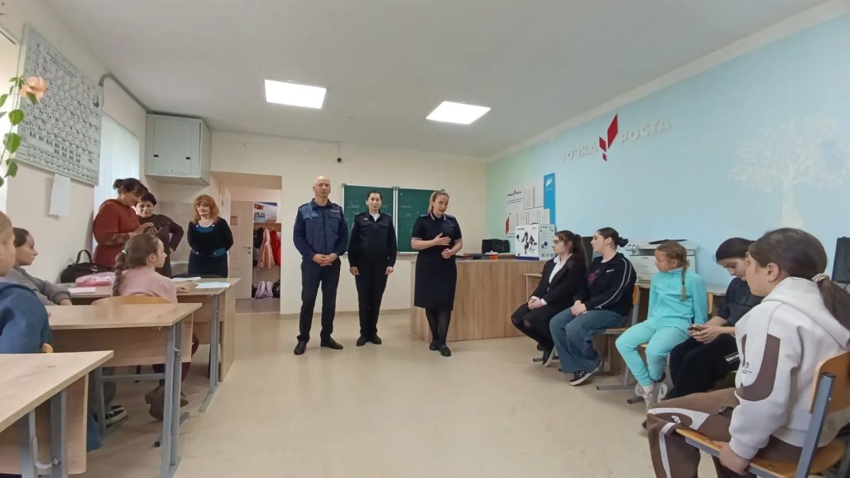 Сотрудники полиции посетили школы горной полосы Ирафского района Сотрудники полиции посетили школы горной полосы Ирафского района