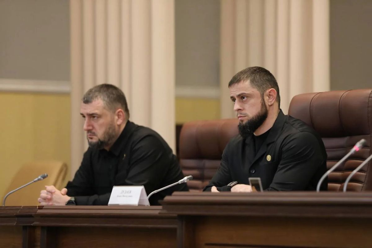 Глава Северной Осетии и делегация Чечни обсудили с молодежью перспективы межрегионального сотрудничества в сфере образования и культуры Глава Северной Осетии и делегация Чечни обсудили с молодежью перспективы межрегионального сотрудничества в сфере образования и культуры