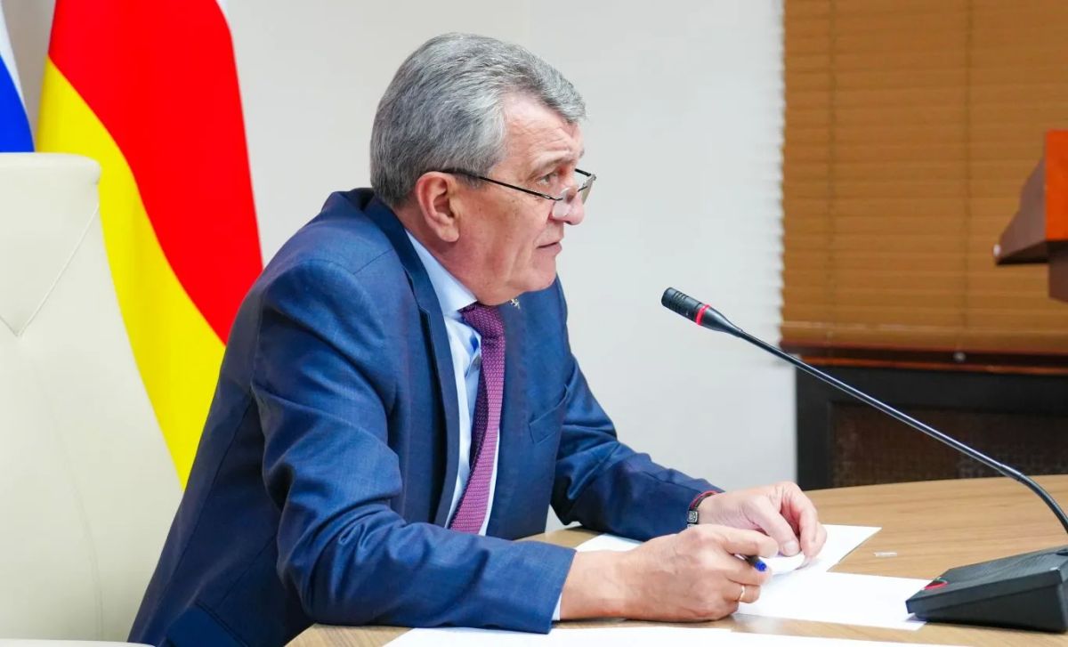 Глава РСО – Алания Сергей Меняйло провел еженедельное аппаратное совещание с участием руководителей органов исполнительной власти и муниципальных образований, представителей правоохранительных и надзорных структур республики. Глава РСО – Алания Сергей Меняйло провел еженедельное аппаратное совещание с участием руководителей органов исполнительной власти и муниципальных образований, представителей правоохранительных и надзорных структур республики.