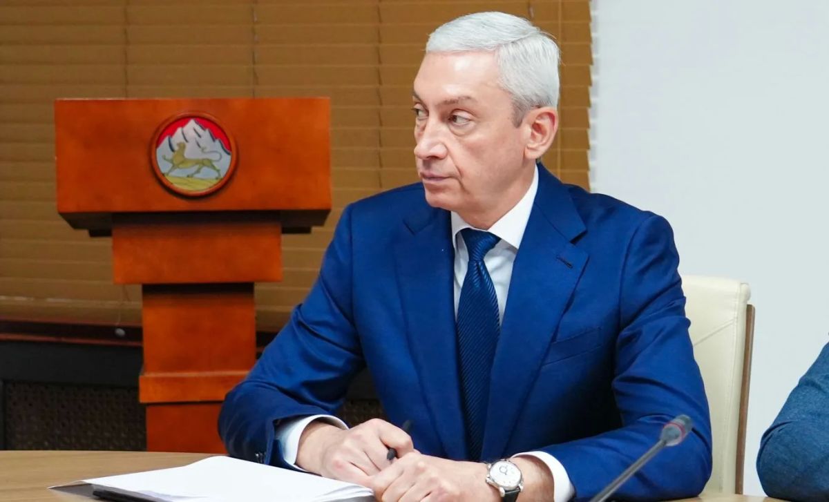 Глава РСО – Алания Сергей Меняйло провел еженедельное аппаратное совещание с участием руководителей органов исполнительной власти и муниципальных образований, представителей правоохранительных и надзорных структур республики. Глава РСО – Алания Сергей Меняйло провел еженедельное аппаратное совещание с участием руководителей органов исполнительной власти и муниципальных образований, представителей правоохранительных и надзорных структур республики.