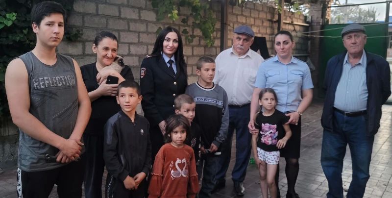 Инспекторы ПДН отдела полиции Правобережного района Северной Осетии и ветераны ОВД проверили семьи, состоящие на профилактическом учете Инспекторы ПДН отдела полиции Правобережного района Северной Осетии и ветераны ОВД проверили семьи, состоящие на профилактическом учете