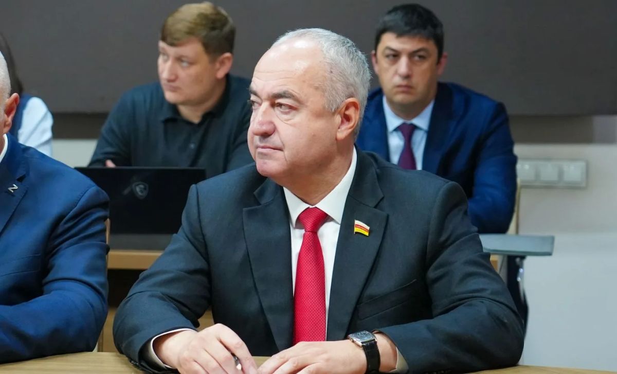 Глава РСО – Алания Сергей Меняйло провел еженедельное аппаратное совещание с участием руководителей органов исполнительной власти и муниципальных образований, представителей правоохранительных и надзорных структур республики. Глава РСО – Алания Сергей Меняйло провел еженедельное аппаратное совещание с участием руководителей органов исполнительной власти и муниципальных образований, представителей правоохранительных и надзорных структур республики.