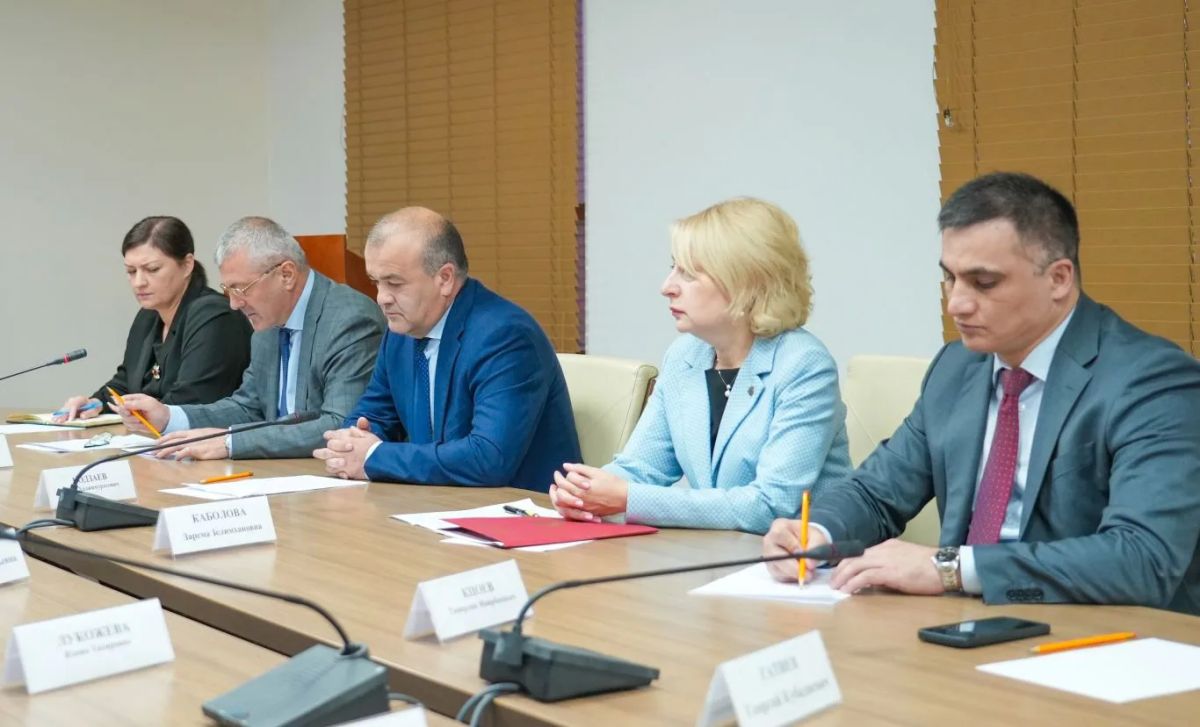 Председатель Правительства РСО – Алания Борис Джанаев провел совещание по вопросам прохождения отопительного периода 2026-2027 года в республике Председатель Правительства РСО – Алания Борис Джанаев провел совещание по вопросам прохождения отопительного периода 2026-2027 года в республике
