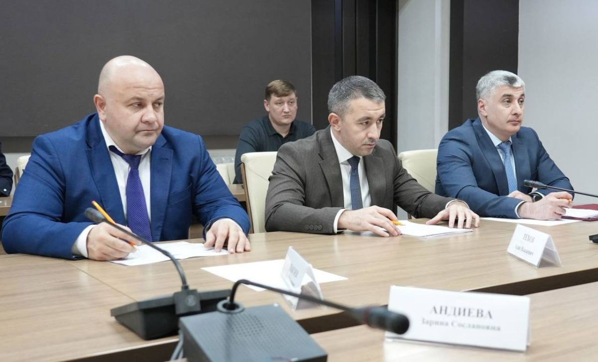 Вопросы строительства и ремонта медицинских учреждений, закупки оборудования, обновления автопарка и кадрового обеспечения системы здравоохранения Северной Осетии обсудили на совещании под руководством Председателя... Вопросы строительства и ремонта медицинских учреждений, закупки оборудования, обновления автопарка и кадрового обеспечения системы здравоохранения Северной Осетии обсудили на совещании под руководством Председателя...