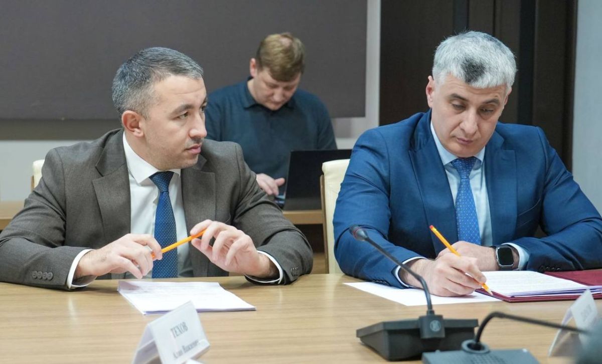 Вопросы строительства и ремонта медицинских учреждений, закупки оборудования, обновления автопарка и кадрового обеспечения системы здравоохранения Северной Осетии обсудили на совещании под руководством Председателя... Вопросы строительства и ремонта медицинских учреждений, закупки оборудования, обновления автопарка и кадрового обеспечения системы здравоохранения Северной Осетии обсудили на совещании под руководством Председателя...