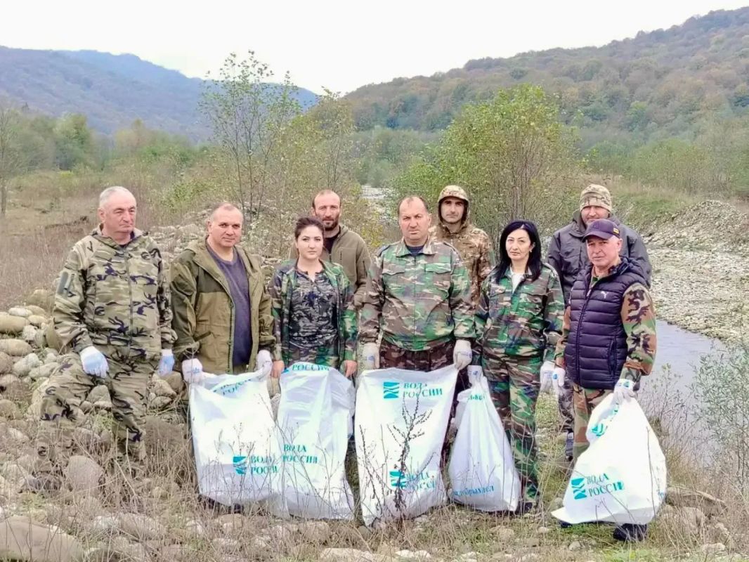 30 мешков мусора вывезли с берегов реки Цраудон 30 мешков мусора вывезли с берегов реки Цраудон