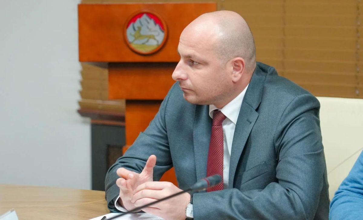 Глава РСО – Алания Сергей Меняйло провел заседание Градостроительного совета. В работе приняли участие первый заместитель Председателя Правительства Георгий Атаров, помощник Главы Северной Осетии – главный архитектор... Глава РСО – Алания Сергей Меняйло провел заседание Градостроительного совета. В работе приняли участие первый заместитель Председателя Правительства Георгий Атаров, помощник Главы Северной Осетии – главный архитектор...