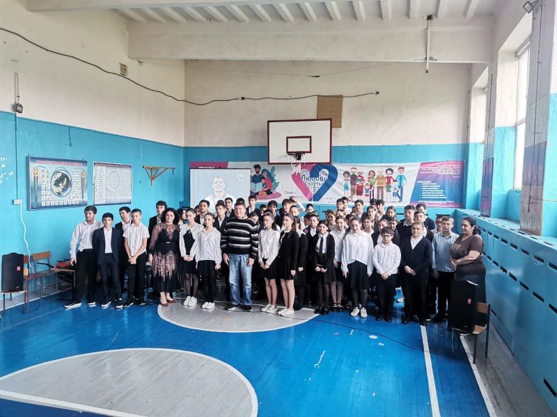 В Правобережном районе Северной Осетии сотрудники ПДН, общественник и известный спортсмен провели уроки безопасности и нравственности для школьников В Правобережном районе Северной Осетии сотрудники ПДН, общественник и известный спортсмен провели уроки безопасности и нравственности для школьников