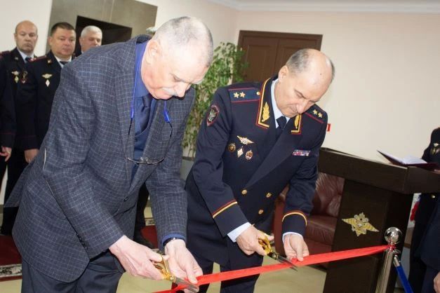 Сегодня в рамках торжественного заседания под председательством начальника УТ МВД России по СКФО генерал-лейтенанта полиции Виктора Шметкова состоялось два знаковых события – подписание приказа об установлении Дня Управления... Сегодня в рамках торжественного заседания под председательством начальника УТ МВД России по СКФО генерал-лейтенанта полиции Виктора Шметкова состоялось два знаковых события – подписание приказа об установлении Дня Управления...