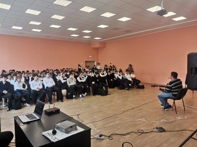 В Правобережном районе Северной Осетии сотрудники ПДН, общественник и известный спортсмен провели уроки безопасности и нравственности для школьников В Правобережном районе Северной Осетии сотрудники ПДН, общественник и известный спортсмен провели уроки безопасности и нравственности для школьников