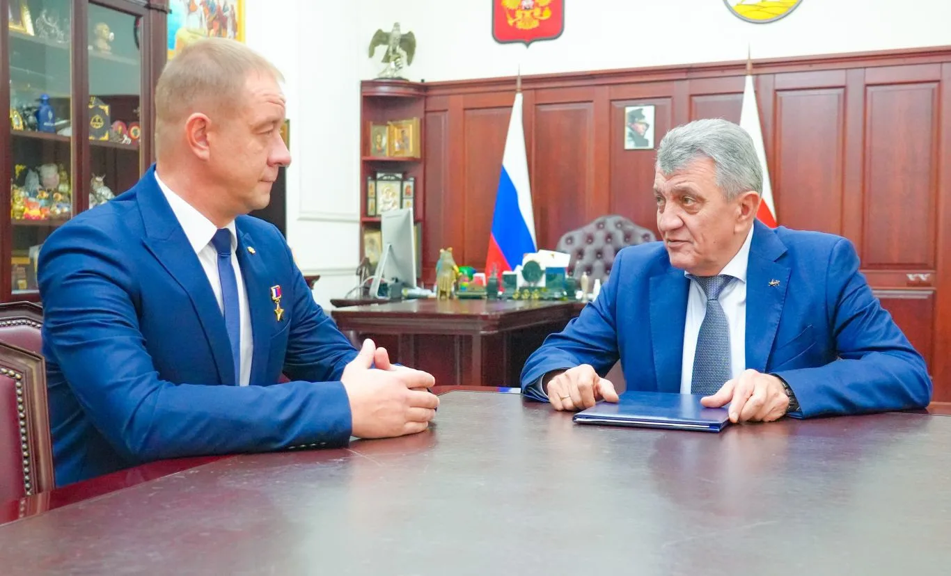 Глава РСО – Алания Сергей Меняйло встретился с Героем России, военнослужащим Александром Даниловым