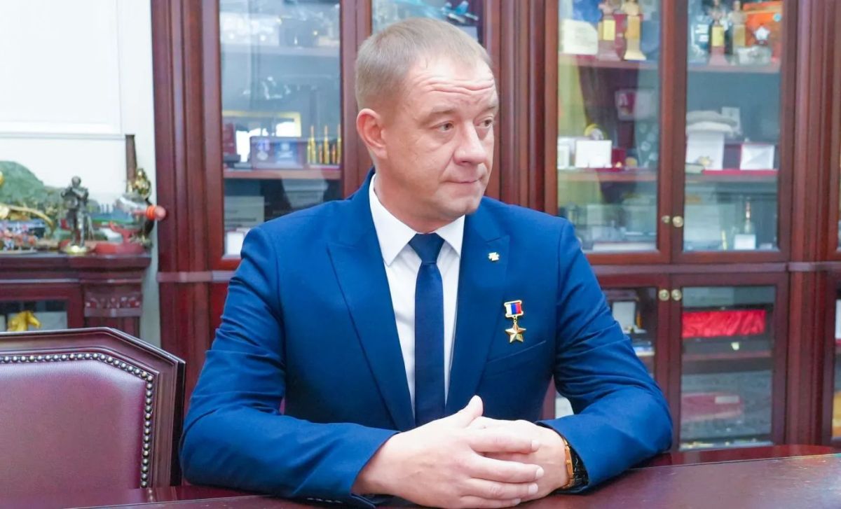 Глава РСО – Алания Сергей Меняйло встретился с Героем России, военнослужащим Александром Даниловым Глава РСО – Алания Сергей Меняйло встретился с Героем России, военнослужащим Александром Даниловым