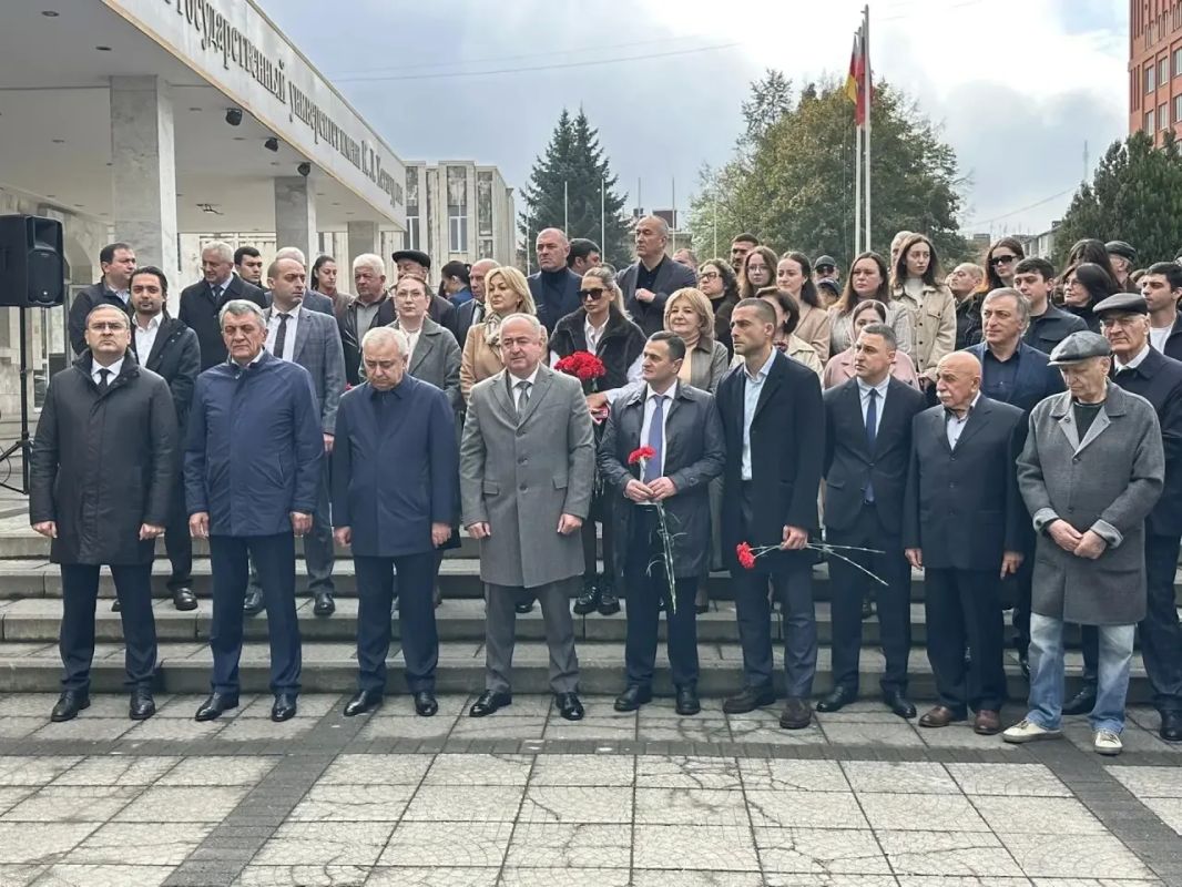 В СОГУ отмечают 90-летие со дня рождения первого президента университета Ахурбека Магометова В СОГУ отмечают 90-летие со дня рождения первого президента университета Ахурбека Магометова
