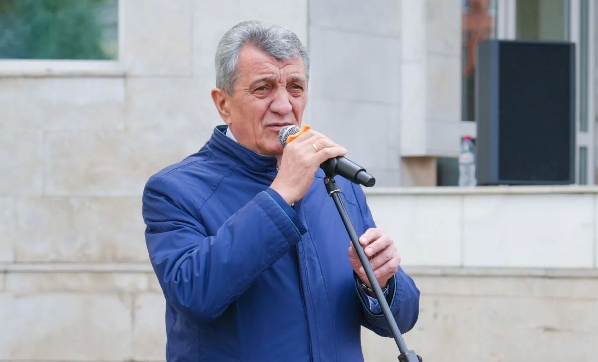 Глава РСО – Алания Сергей Меняйло принял участие в церемонии открытия бюста ученого, доктора исторических наук, профессора, члена-корреспондента Российской академии образования Ахурбека Магометова. Глава РСО – Алания Сергей Меняйло принял участие в церемонии открытия бюста ученого, доктора исторических наук, профессора, члена-корреспондента Российской академии образования Ахурбека Магометова.