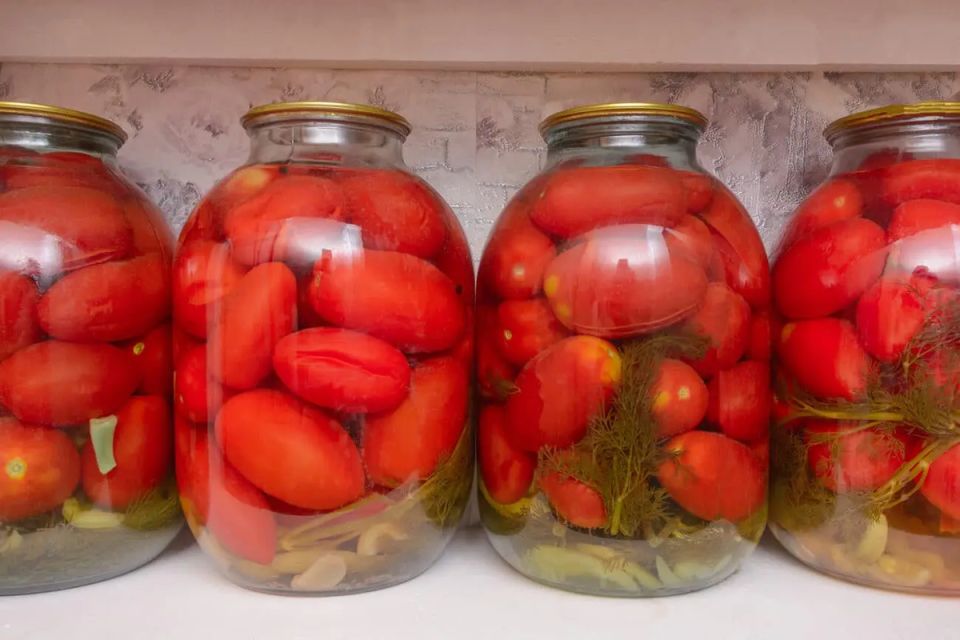 Необычные помидоры с водкой: рецепт, который удивит вашу семью!