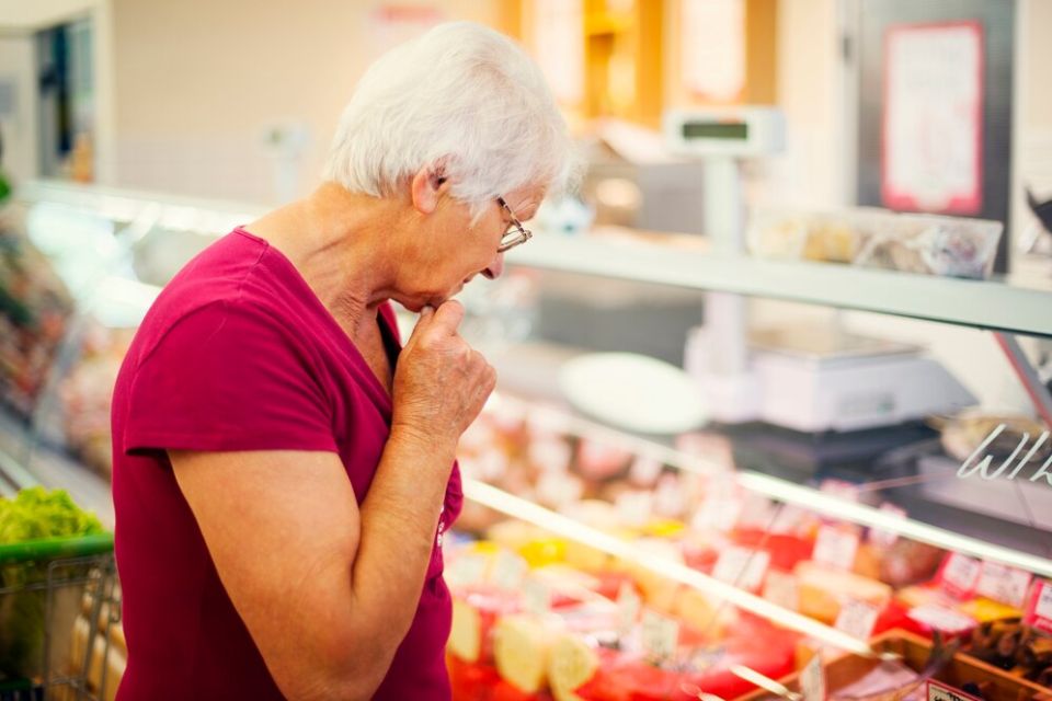 Пенсионеры на грани: сколько продуктов можно купить на обычную пенсию в 2025 году?