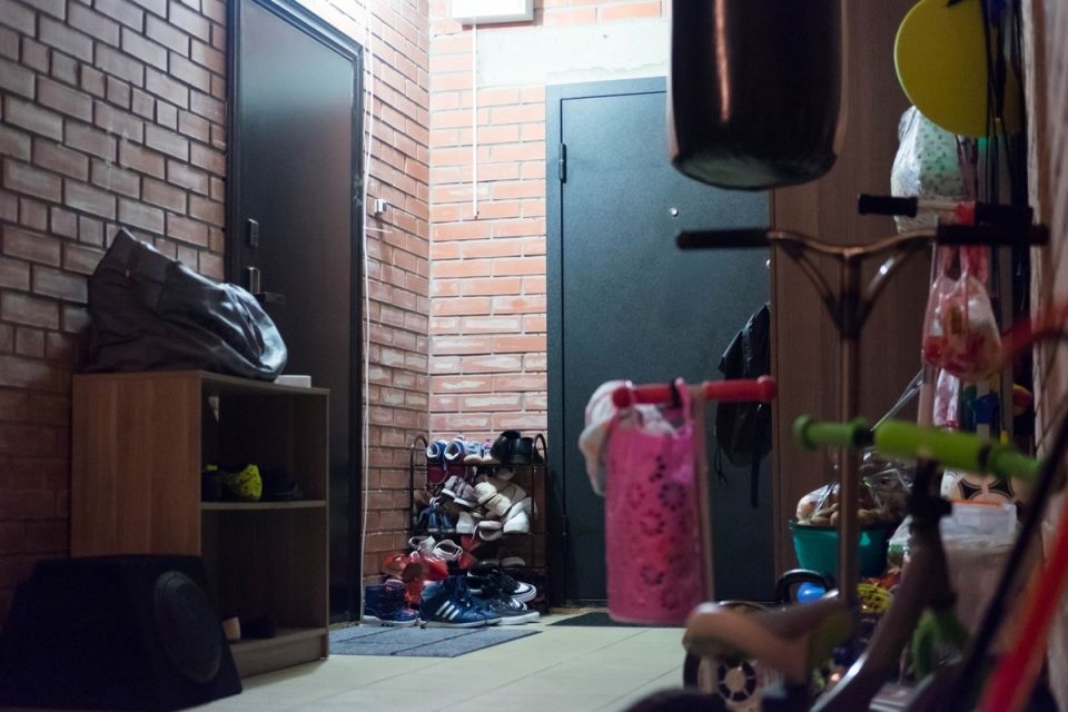 Штрафы за хранение вещей в подъезде: как избежать проблем и сохранить порядок