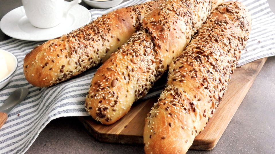 Пекари на старте: Как приготовить идеальные крученые батоны с семечками на закваске