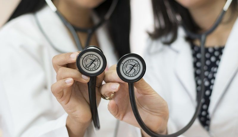 Как действовать, если вам отказали в записи к врачу по ОМС: пошаговая инструкция