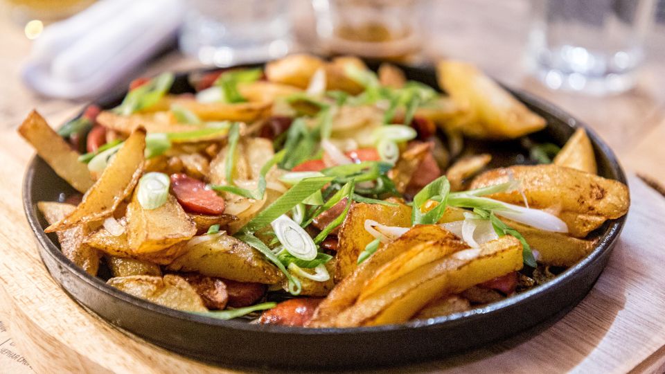 Мясной ужин с грибами без гор грязной посуды: понадобится сковорода и 20 минут времени